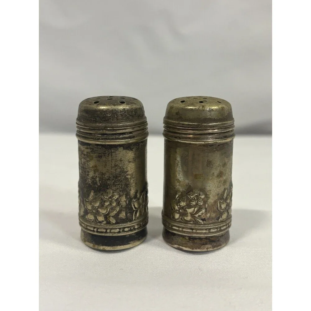 Vintage WM ROGERS Mini Silver Plated Salt & Pepper Shakers - 2 in
